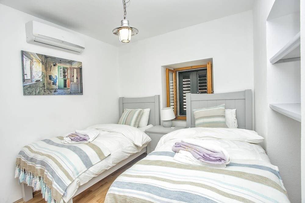 Foto 9 von 30: Freistehendes Haus am Wasser.  Komplett im Jahr 2017 renoviert. 3 B, 2Br