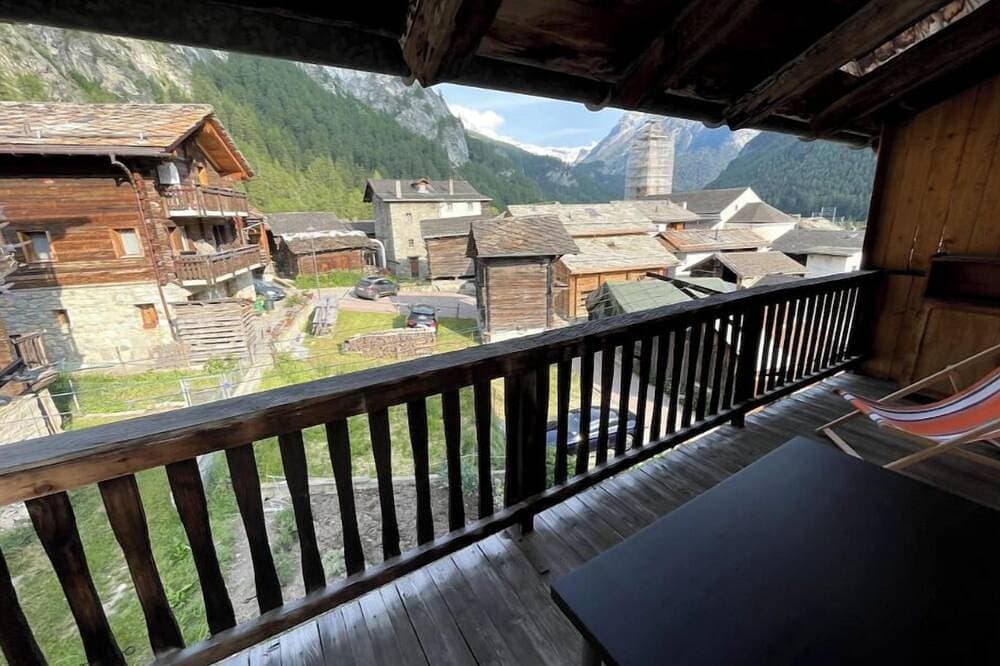 Foto 8 von 8: Swiss mountain chalet, wooden interior, cosy, with a beautiful view