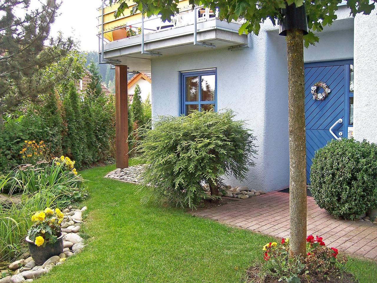 Modernes, komfortables Zweifamilienhaus Brombeerweg 1