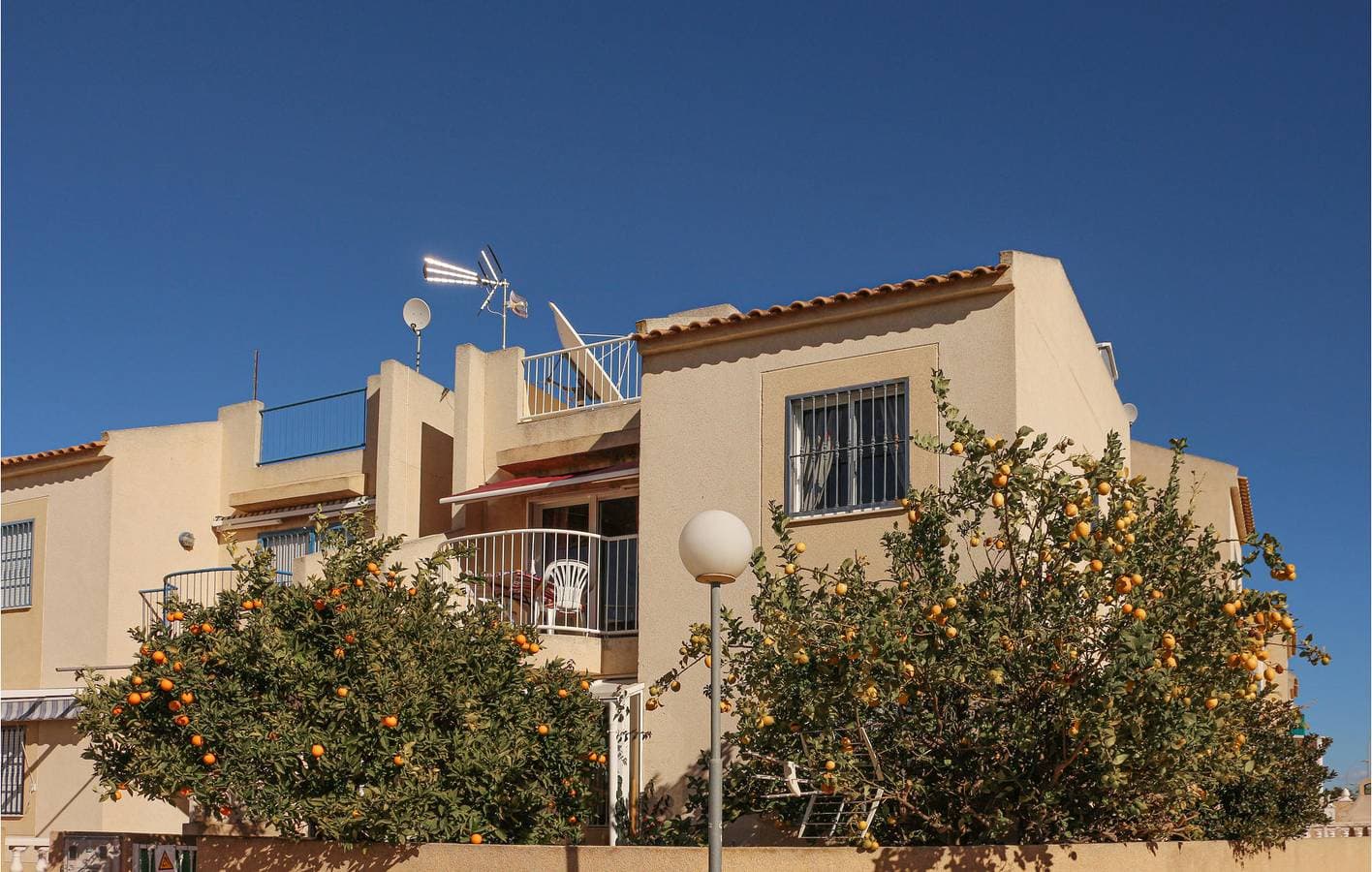 Appartement am Pool mit Terrasse und Internet 1