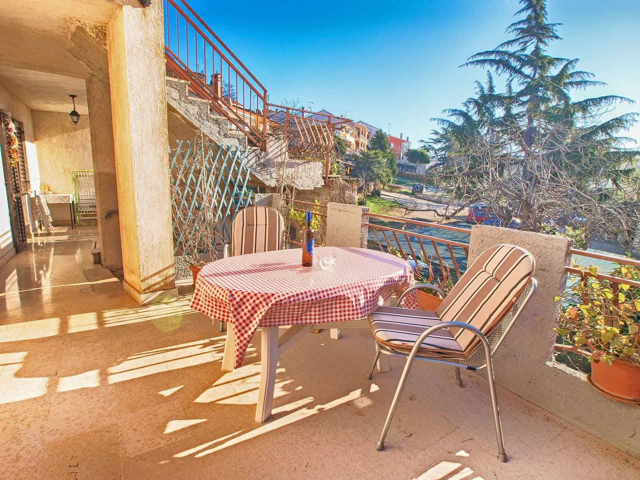 Foto 5 von 29: Ferienwohnung für 4 Personen mit Terrasse