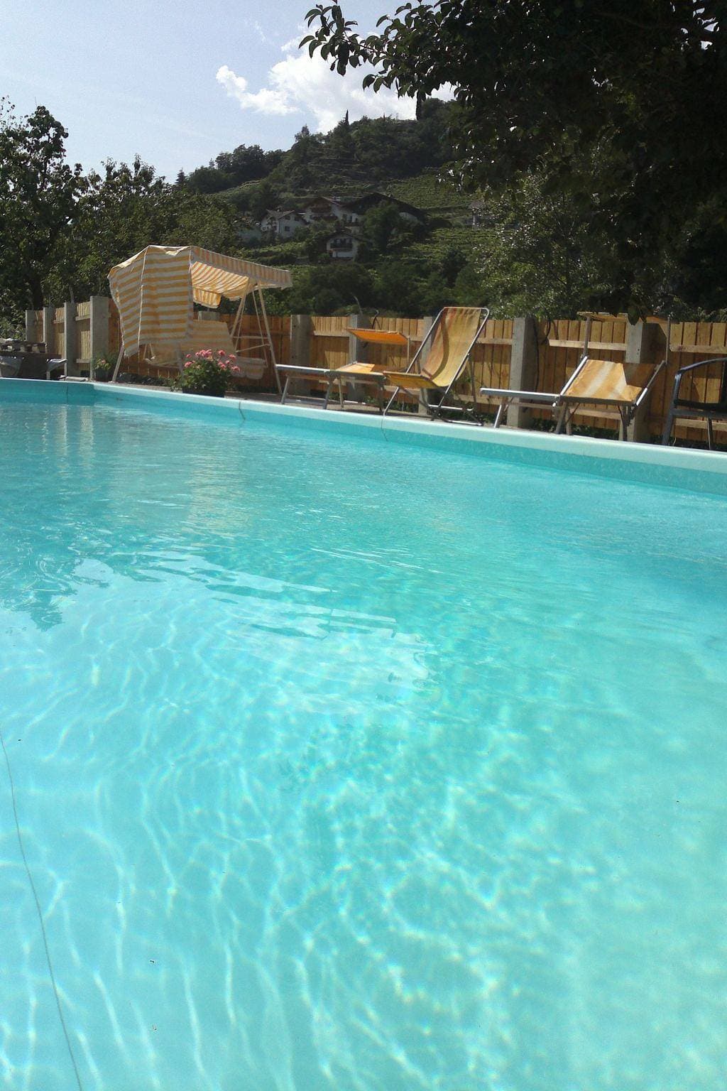 Foto 4 von 9: Moderne Ferienwohnung mit Balkon und Pool
