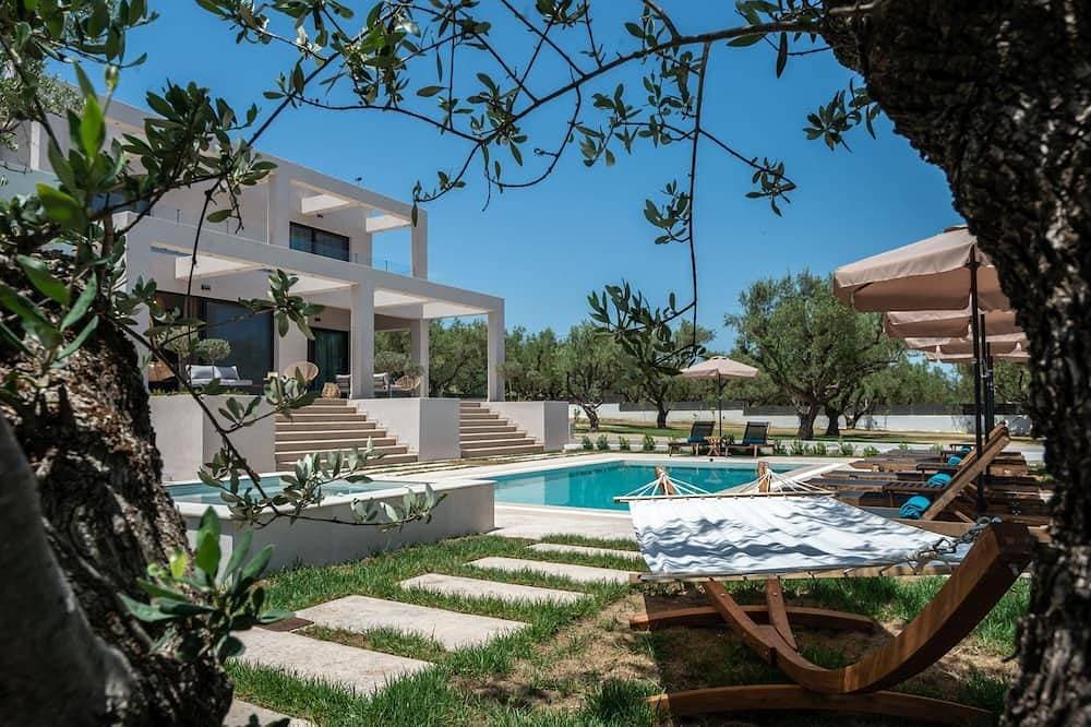 Delight Luxury 5 bedroom Villa with private pool 1