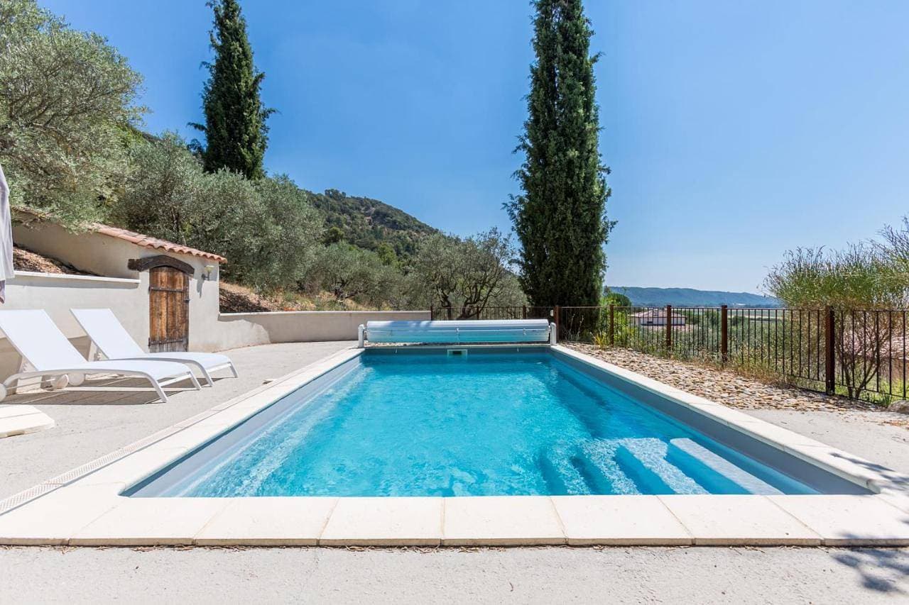 Le charme d'un pigeonnier provençal avec piscine chauffée 1