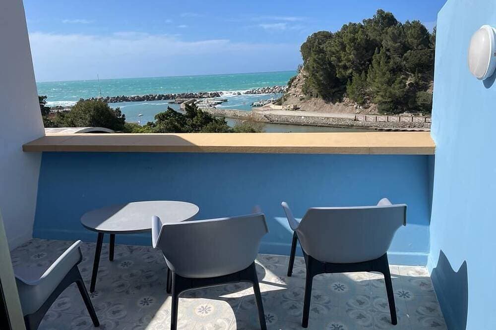 Renovierte Strandwohnung mit direktem Meerzugang, in Ferienanlage mit Pool 1