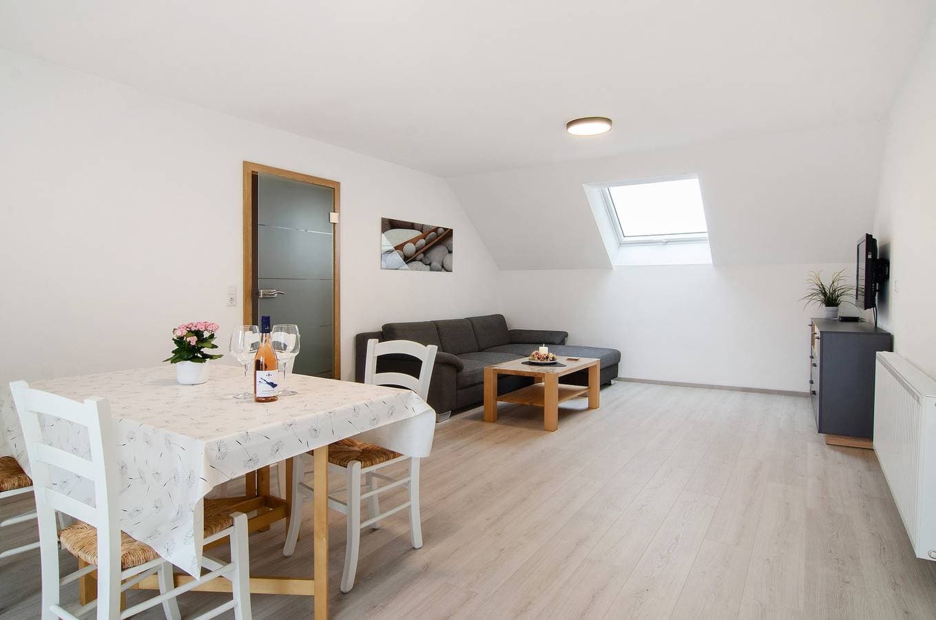 Foto 3 von 36: Ferienwohnung "Am Birnbaum" mit schönem Balkon und WLAN