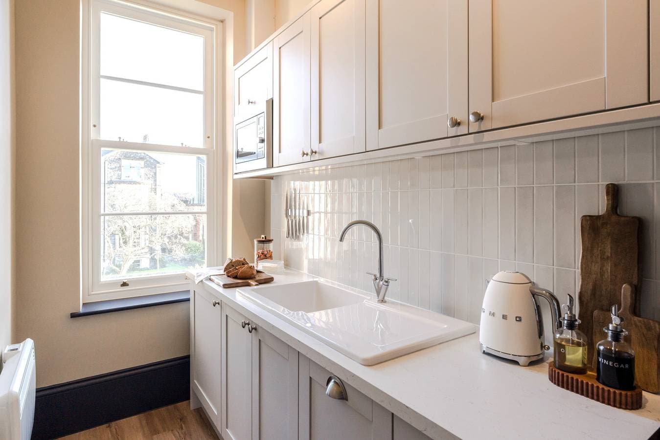Foto 8 von 11: Your Apartment | Bristol Pembroke House | Deluxe Studio with Separate Kitchen