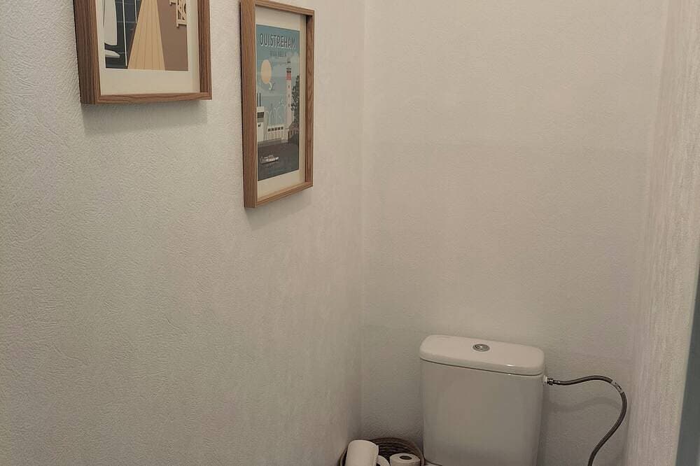 Foto 2 von 6: Apartment with courtyard, ideally located. Neatly decorated.