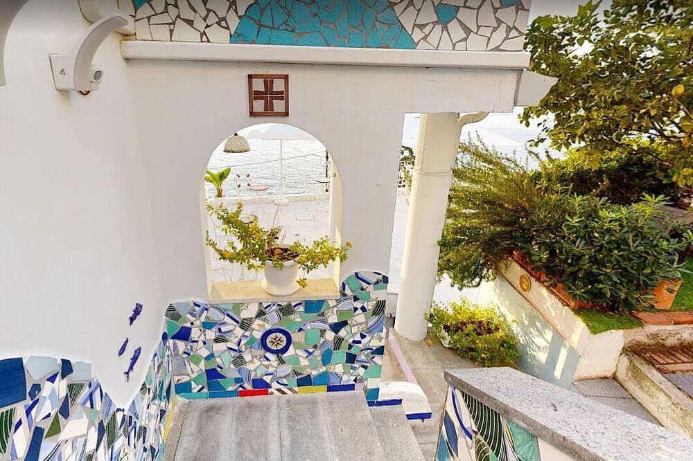 Foto 13 von 30: Villa Marisa - Ocean view and hot tub. Just a few steps from the beach
