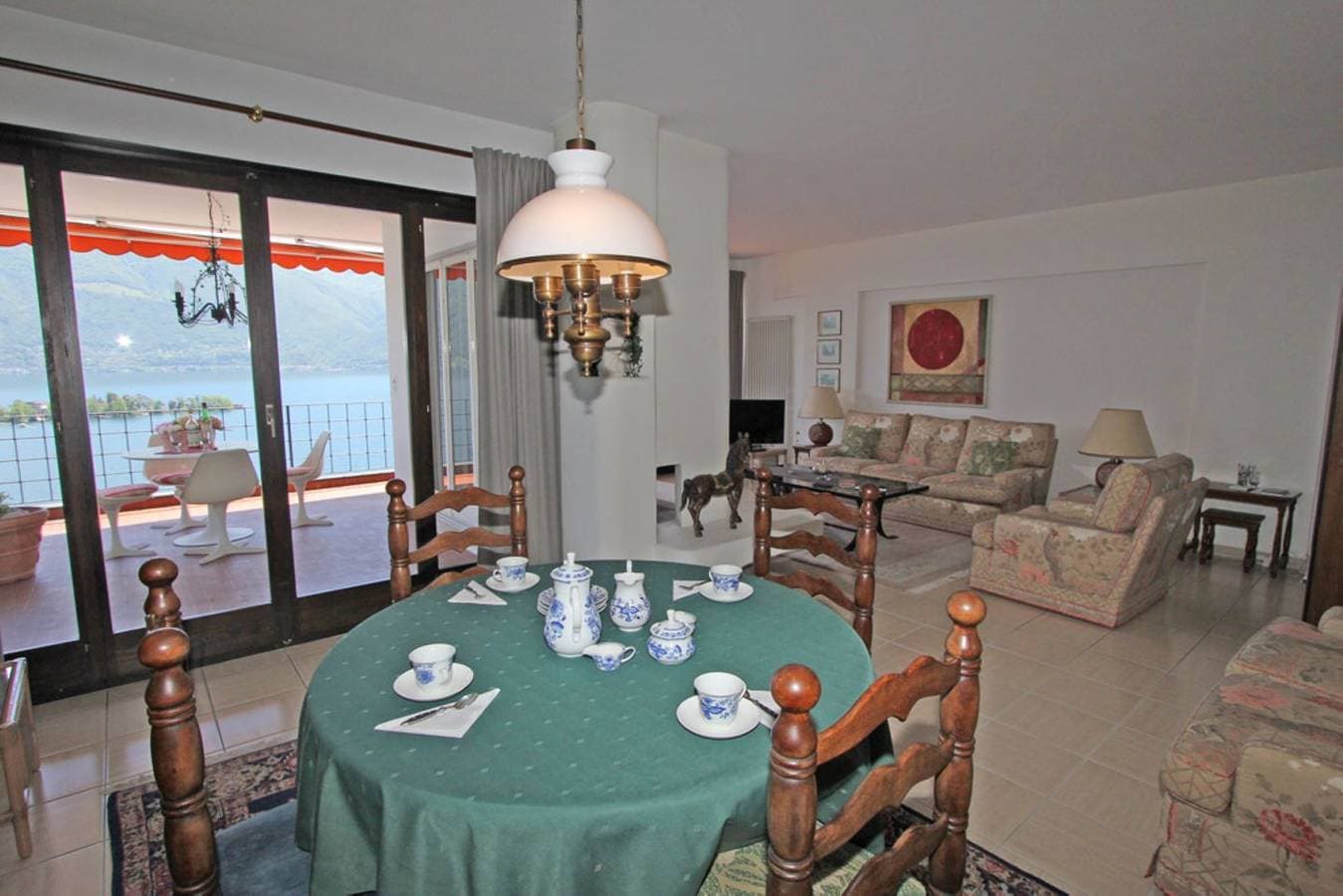 Foto 3 von 10: Wohnung an erhöhter Lage mit herrlicher Panoramasicht auf den Brissagoinseln