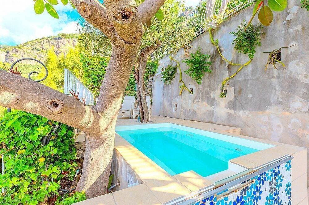 Foto 10 von 30: Villa Cleopatra: An elegant and welcoming two-story villa built sheer above the sea, with Free Wi-Fi.