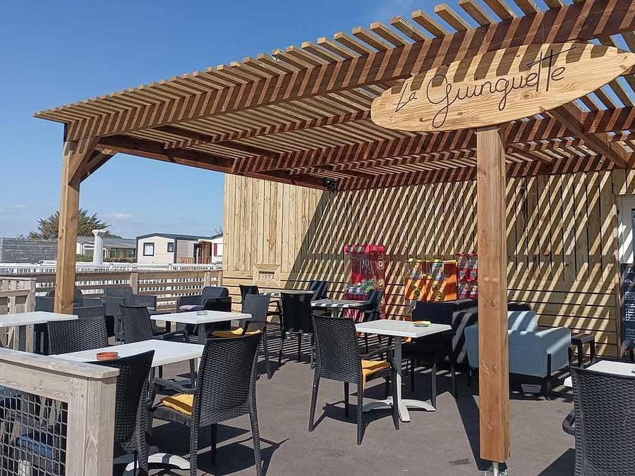 Foto 9 von 30: Camping Paradis - La Baie de Ploemeur - Mobilheim 2 personen - Mobil Home Komfort + 1 Zimmer 2 Personen, 16 m² (Modell 2020)