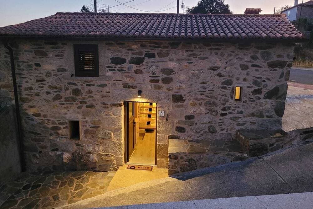 Foto 10 von 16: Near Santiago de Compostela, restored century-old rural house with terrace