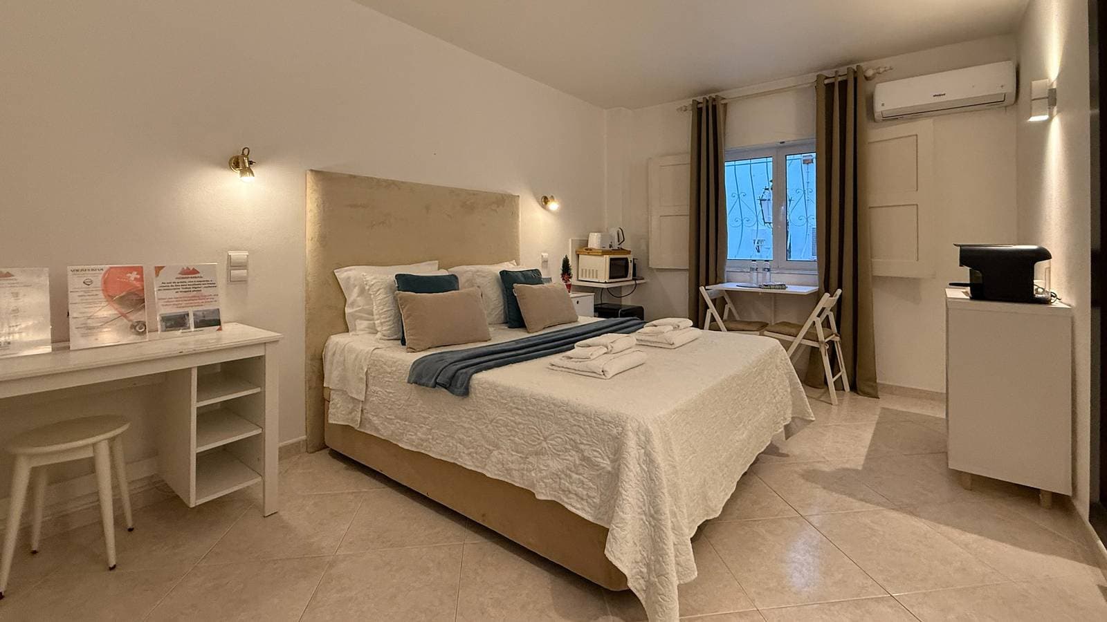 Foto 11 von 33: Sofeelings Quarto 1, Baixa de Albufeira