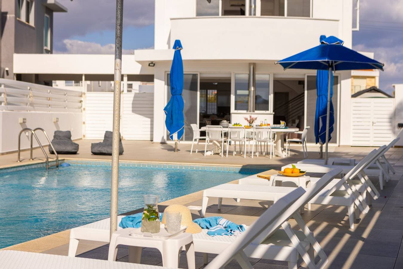 Foto 6 von 46: Faros Seaside Villa Larnaca