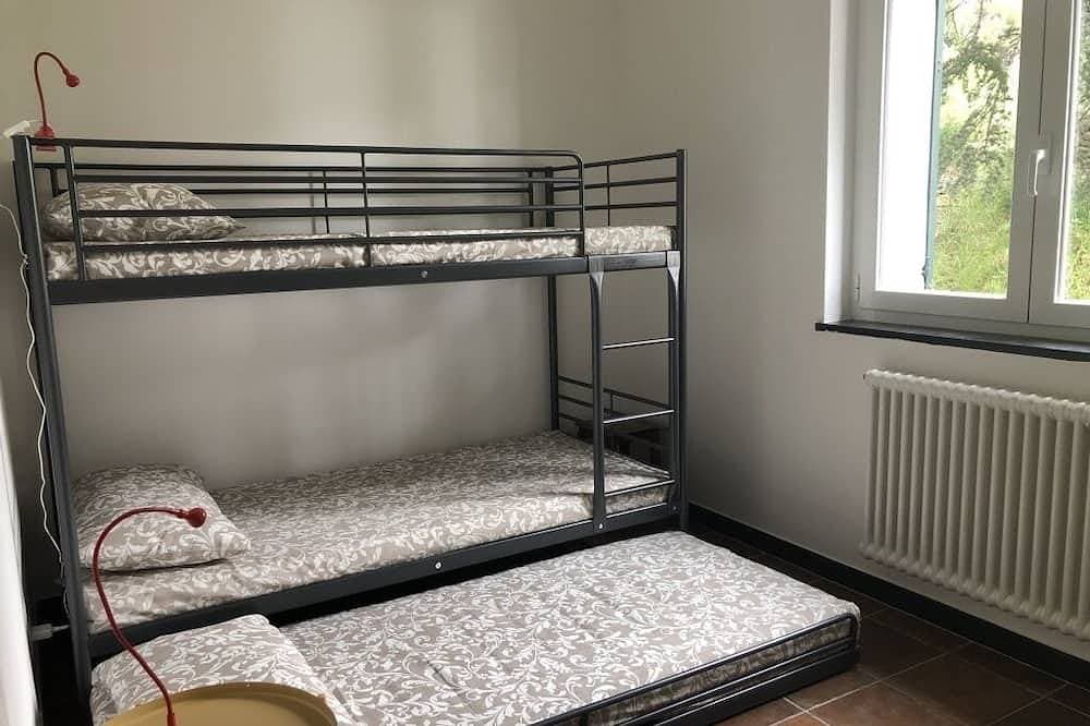 Foto 3 von 11: Zedernhaus, in einem großen mediterranen Garten, den Seealpen und dem Meer
