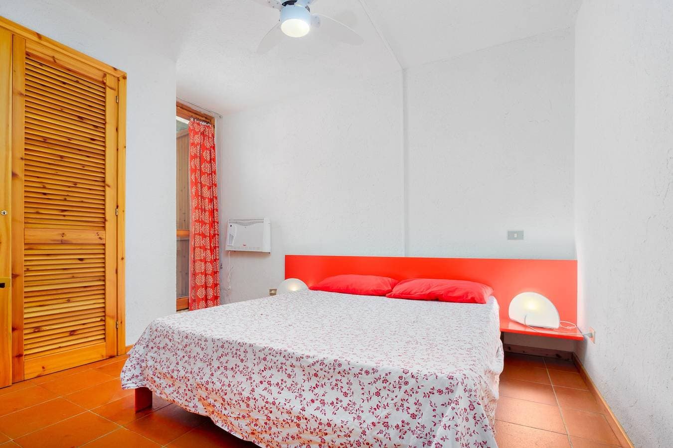 Foto 9 von 16: Ferienhaus 'Libeccio 2417' mit Gemeinschaftspool, privater Terrasse und Balkon