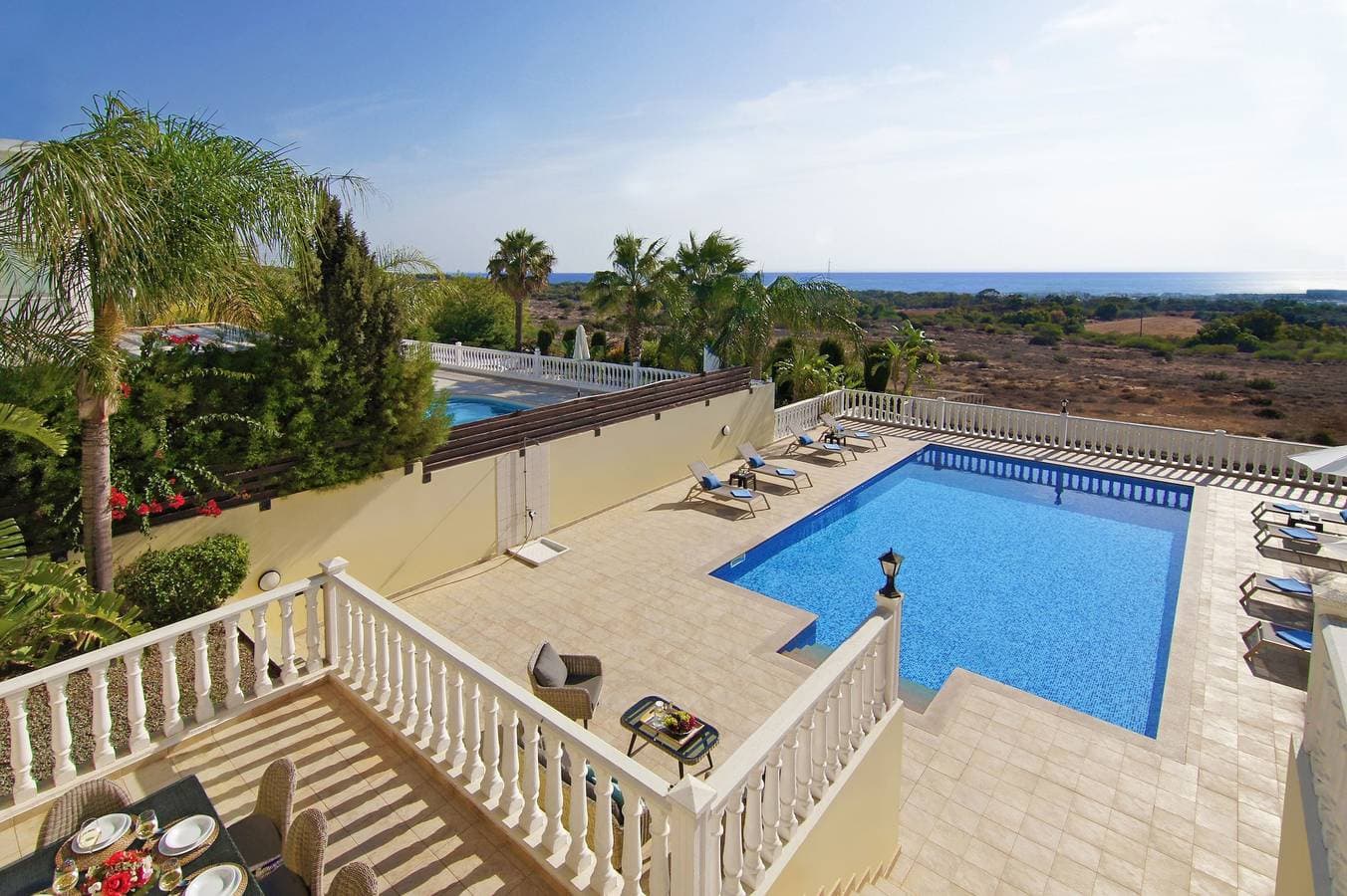 Foto 12 von 40: Villa für 8 Personen mit Balkon