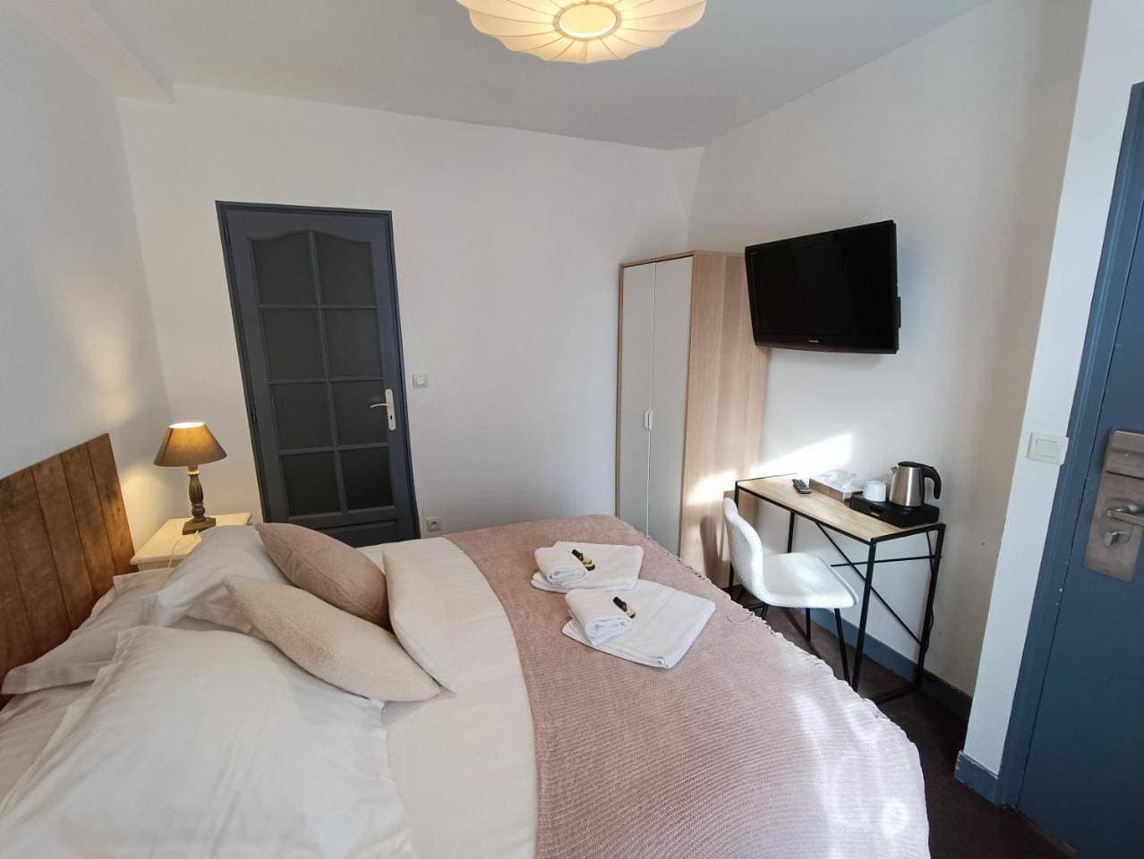 Foto 6 von 10: Double Room with Shower