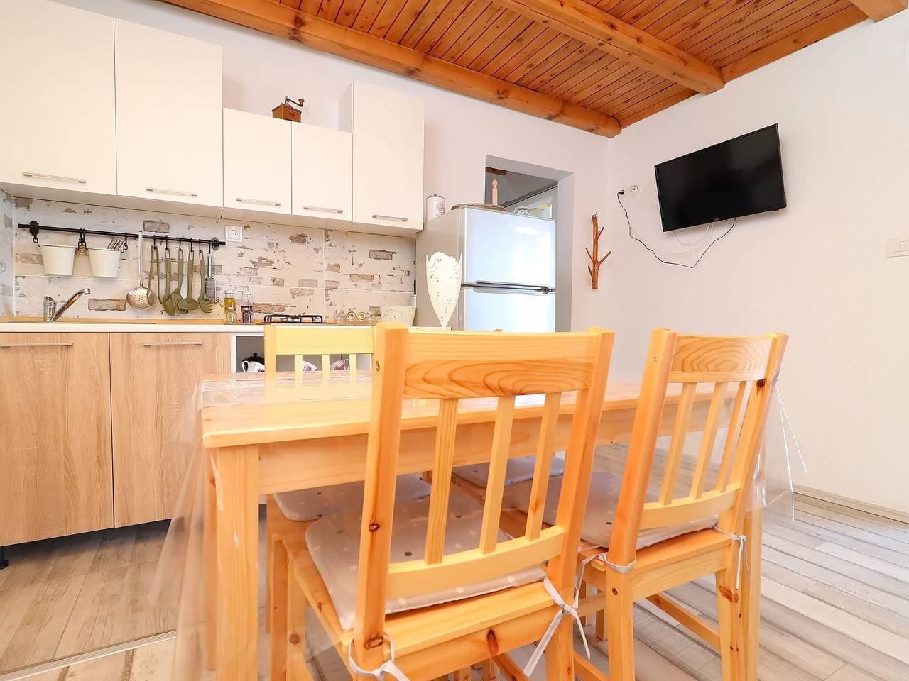 Foto 3 von 35: Greenside Cottage Lumi-Two Bedroom Holiday Home with Terrace and Sea view