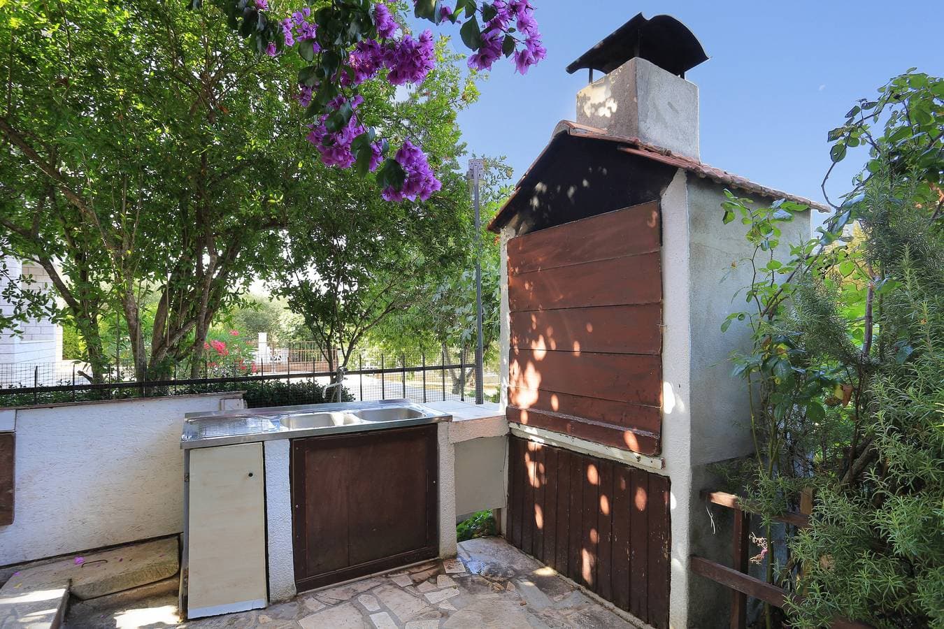 Foto 9 von 24: Studio Appartement mit Balkon und Meerblick Okrug Gornji, Ciovo -a