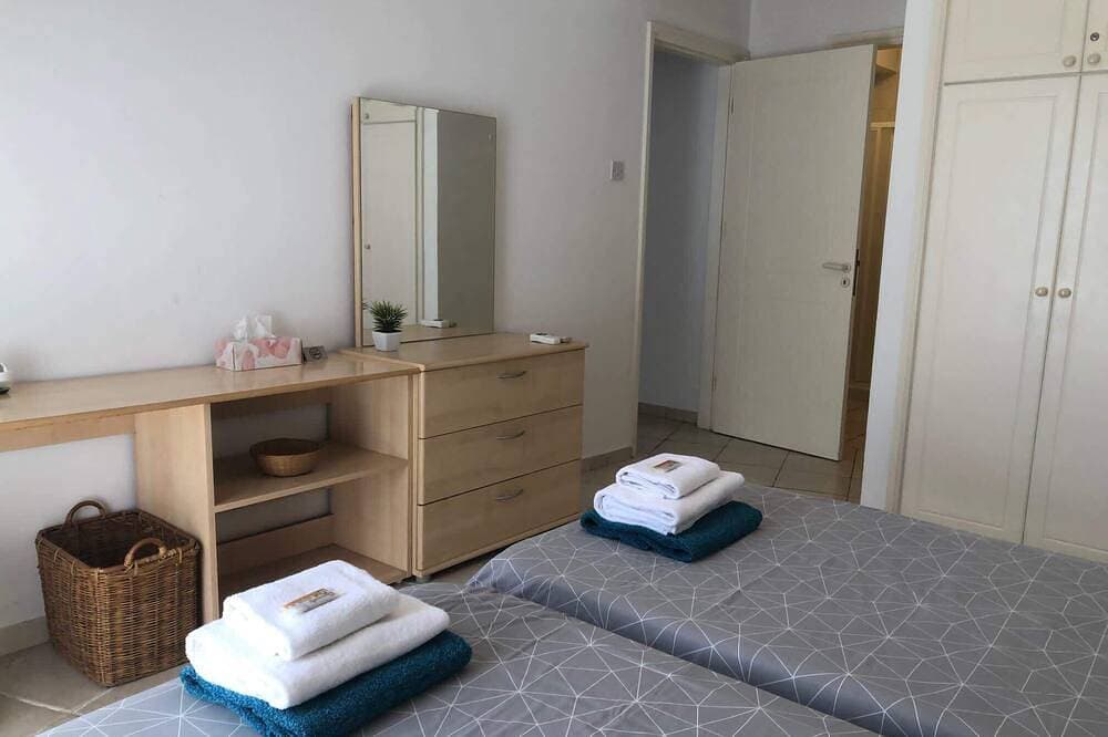 Foto 7 von 26: Limnaria Villas - Comfy 2Br, 2 bath Ground Floor Apart. Pvt Garden