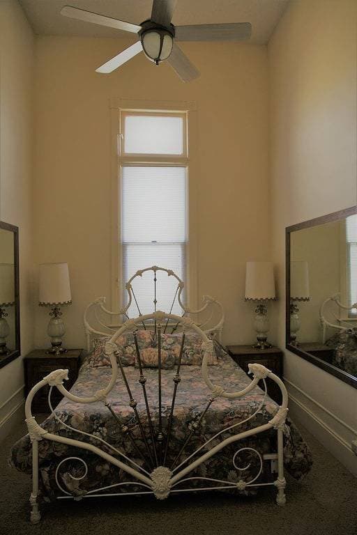 Sleeps 45 +Rv & tent spots. Great for large family reunions, events, & retreats. 1