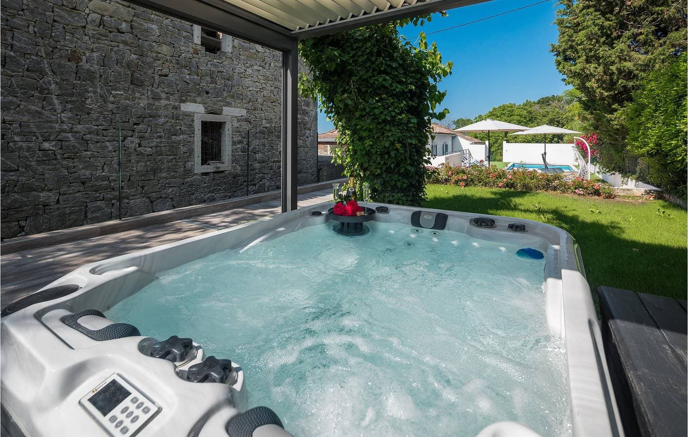 Foto 8 von 38: Charmantes 1-Zimmer-Apartment mit Pool und Terrasse in der Nähe des Zentrums von Lozari