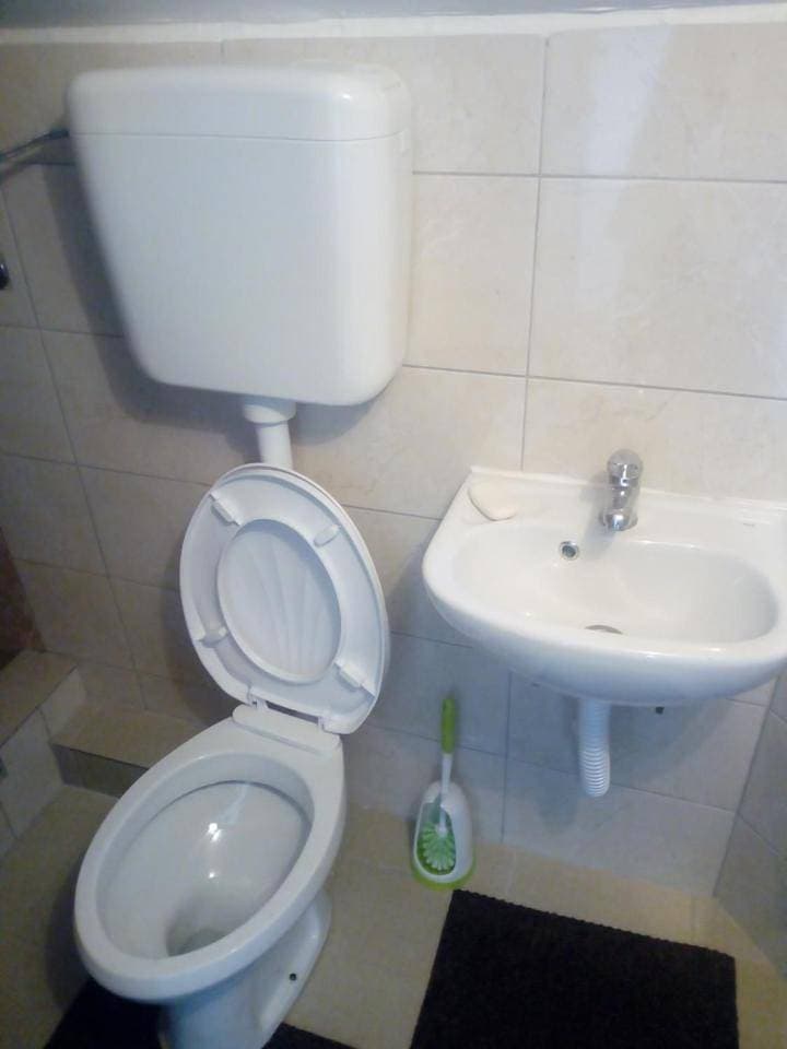 Foto 12 von 12: Twin Room with Shared Bathroom