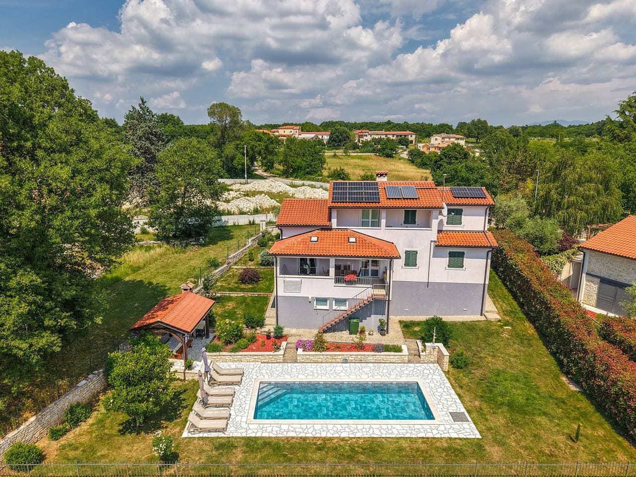 Foto 8 von 31: Ferienhaus Vesna mit Pool