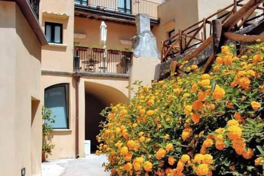 Foto 8 von 28: Amalfivacation.It Loft with private terrace with Pool