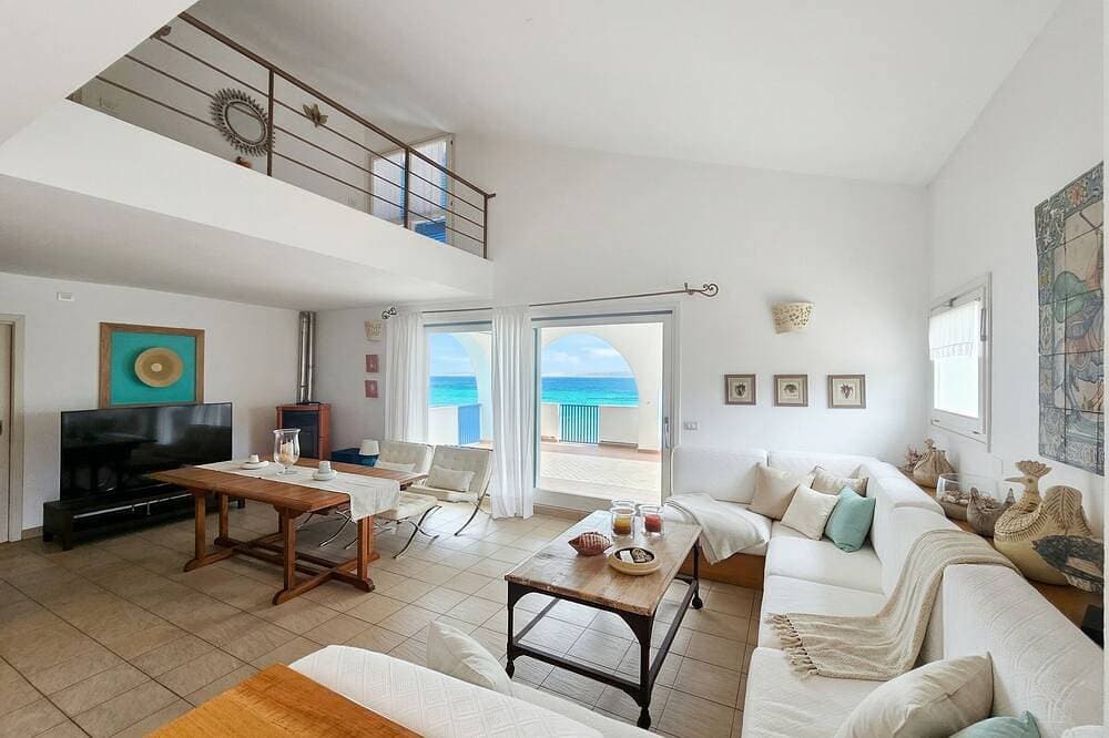 Foto 10 von 30: ClickSardegna - Villa Horizon mit Whirlpool und Blick auf die Bucht der Nymphen