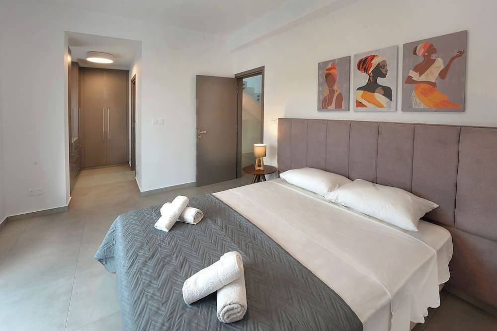 Foto 6 von 25: Dps4 Sun & Moon Luxury 4-bedroom Villa with Private Pool, in Vibrant Ayia Napa