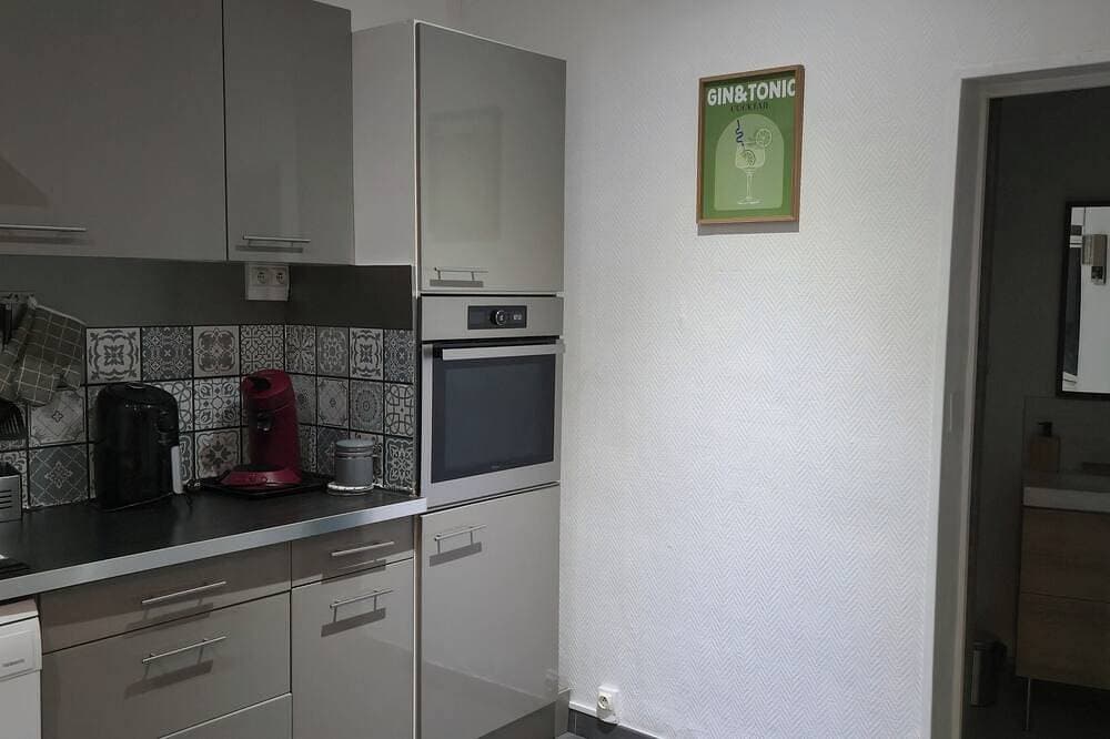 House with a garden in Le Havre, quiet location, near the tram, sleeps 2 to 6 people. 1