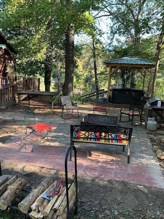 Foto 2 von 29: Delightful Log House on the Little Red River with hot tub!