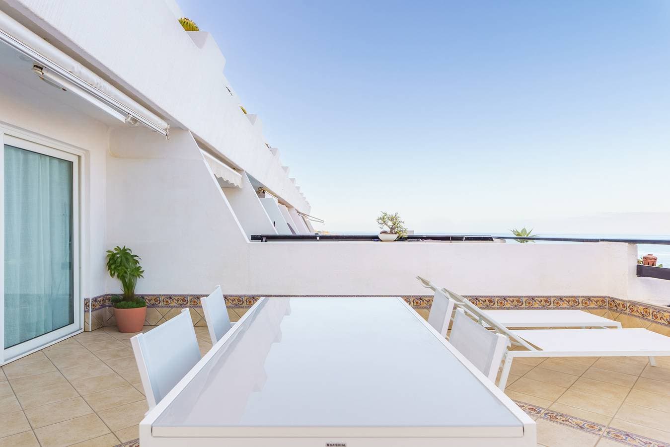 Foto 7 von 35: Exclusive Sea Views Villamar - Big Terrace & Pool
