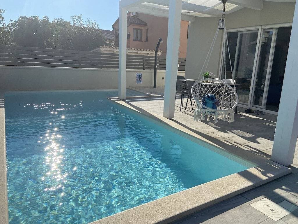 Foto 13 von 42: Ferienhaus in Peroj mit Schwimmbecken