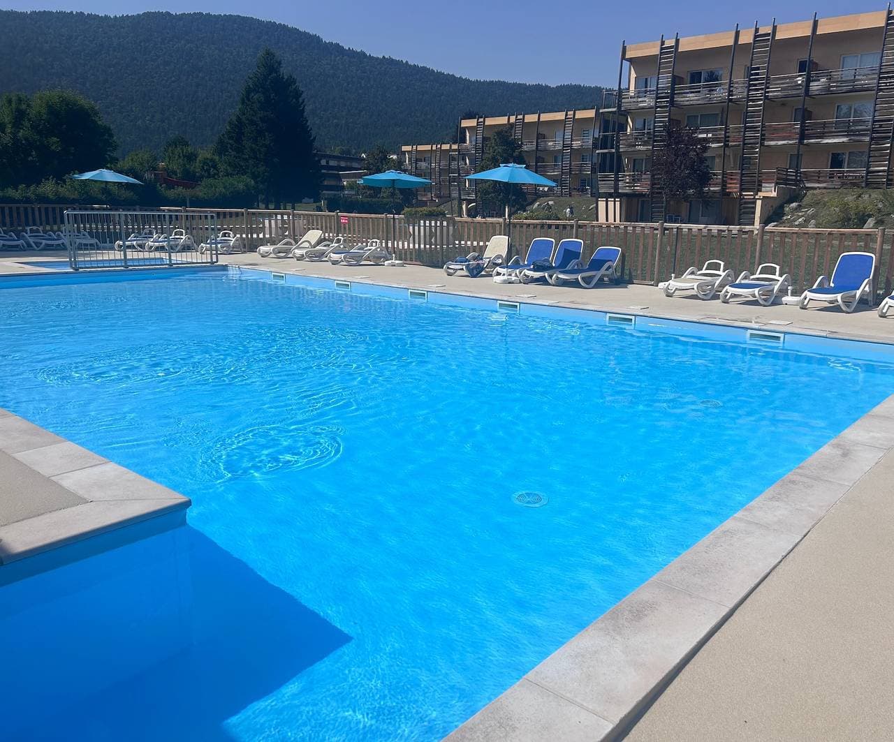 Foto 2 von 12: Ferienwohnung für 4 Personen mit Pool