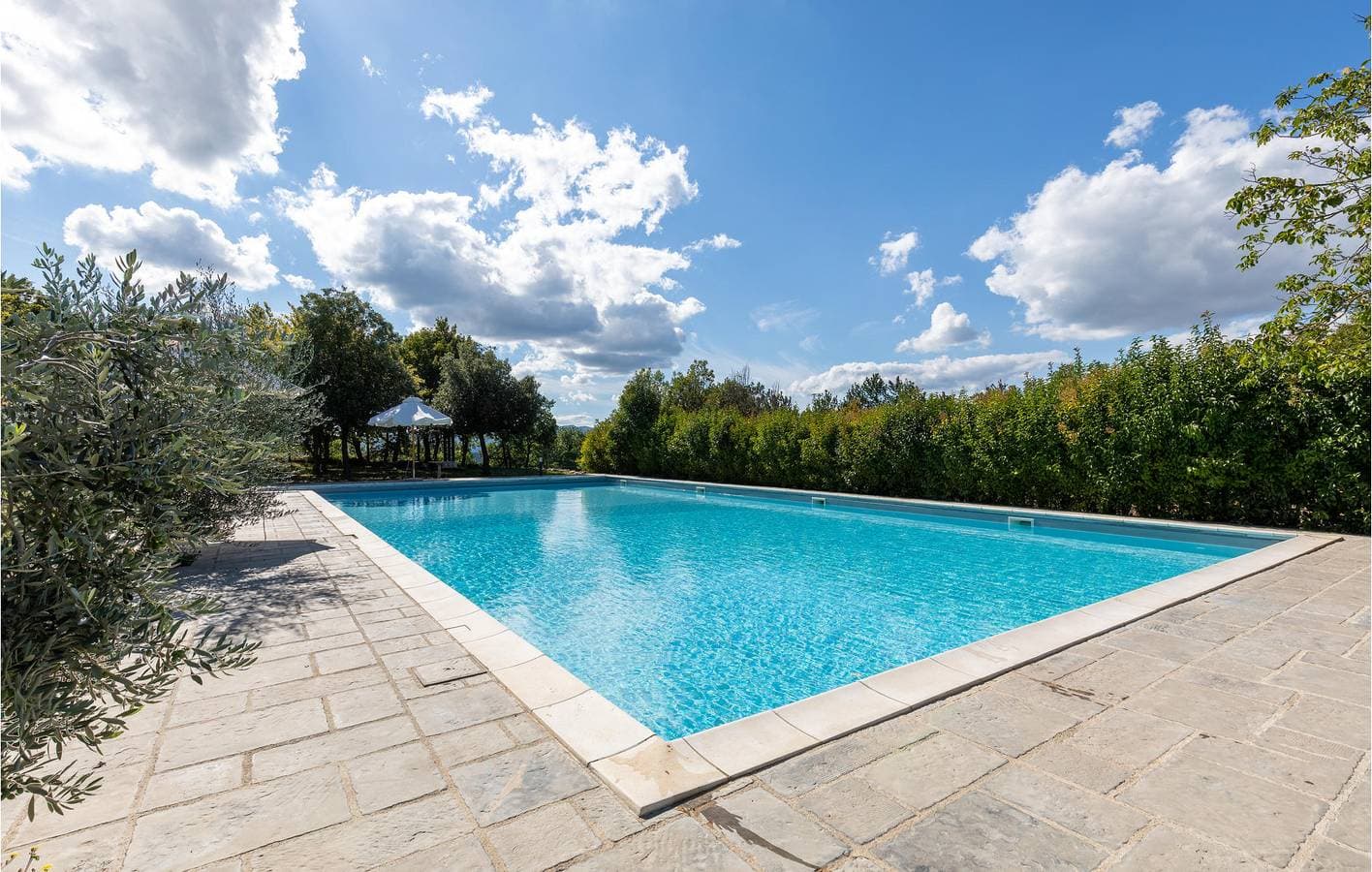 Foto 8 von 31: Appartement in Hanglage mit Babybett, Pool und Parkplatz