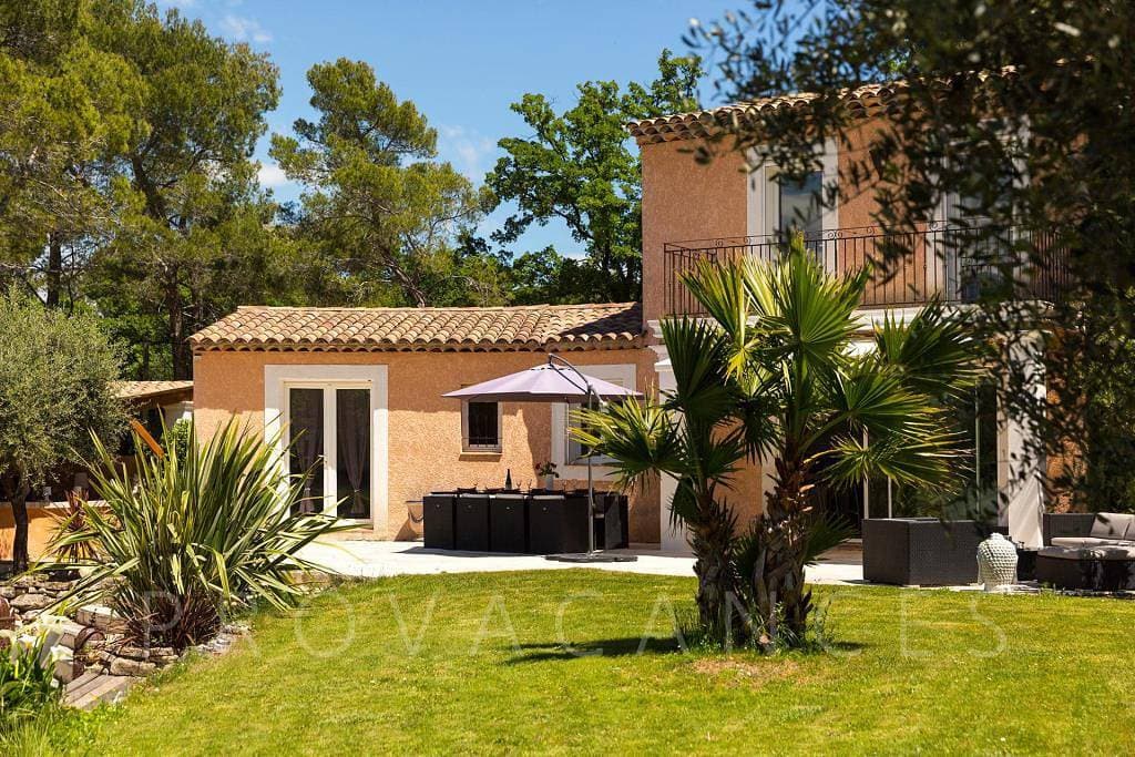 Foto 11 von 53: Schönes Ferienhaus mit Pool in Le Rouret