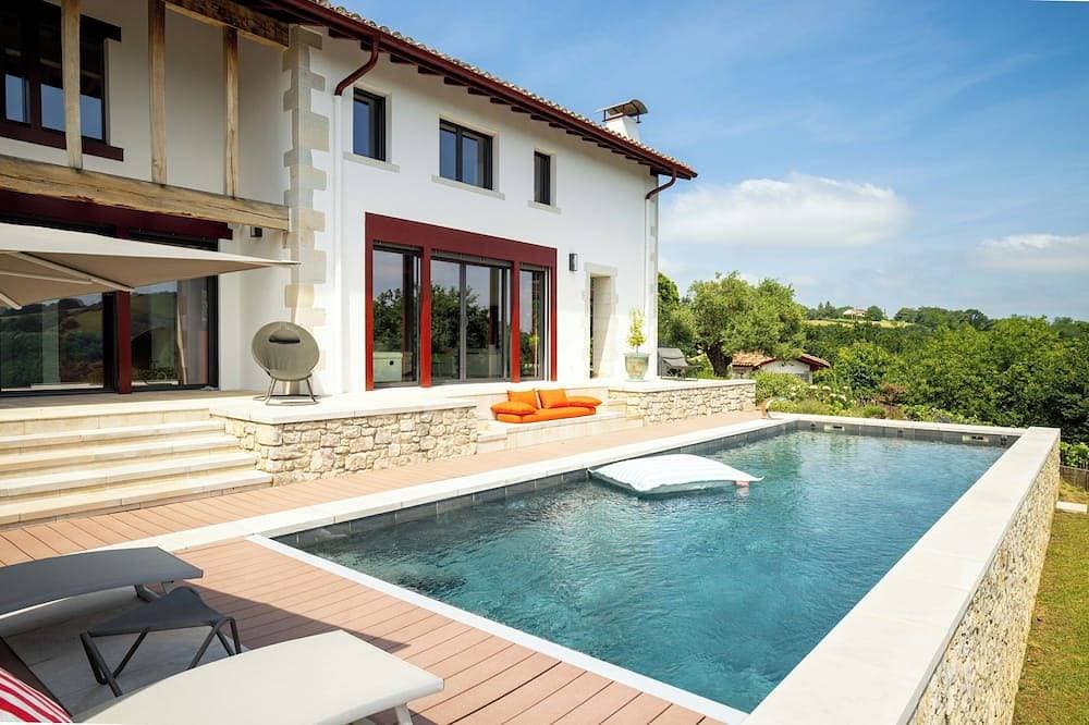 Foto 7 von 12: Spacious Ursuya studio with mountain views, spa & pool access