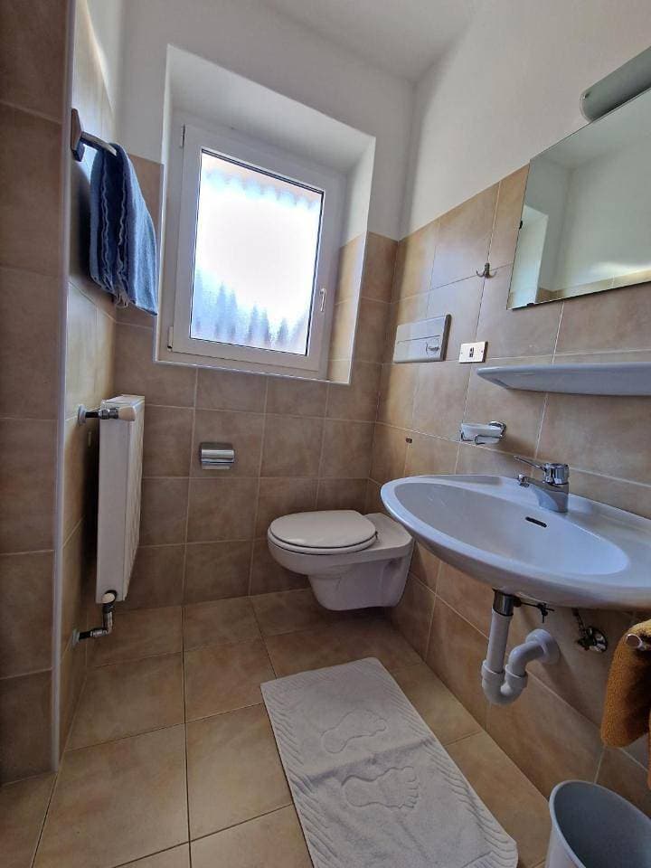 Foto 10 von 12: Double Room with Private Bathroom