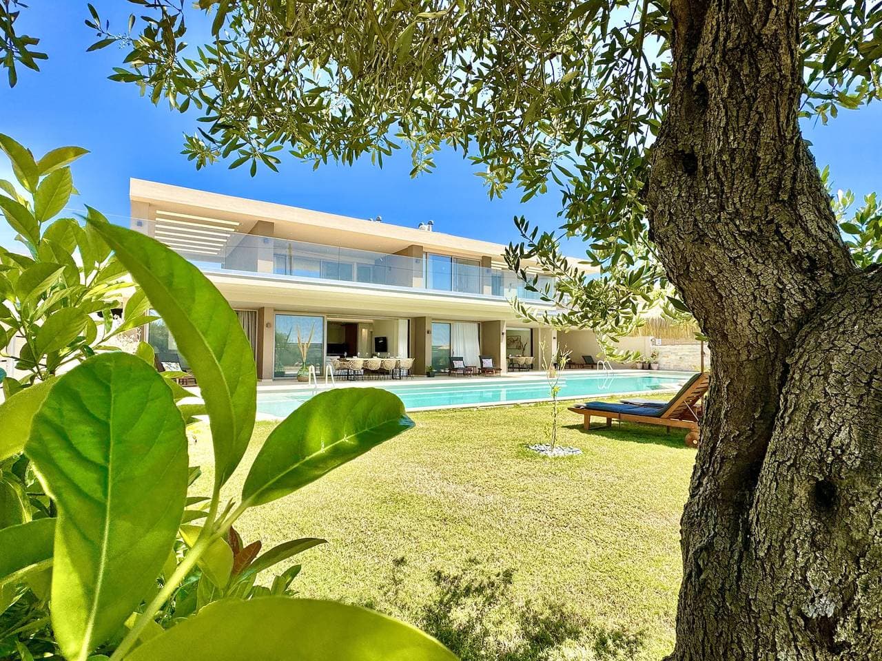 Foto 8 von 44: Afionas Aethereum Luxury Villa Concept