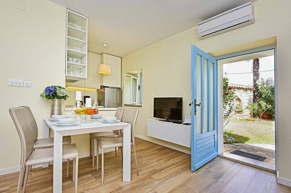 Foto 12 von 30: Schöne Wohnung in einem Ferienhaus für 4 Gäste mit Klimaanlage,  W-Lan, Pool, TV und Terrasse