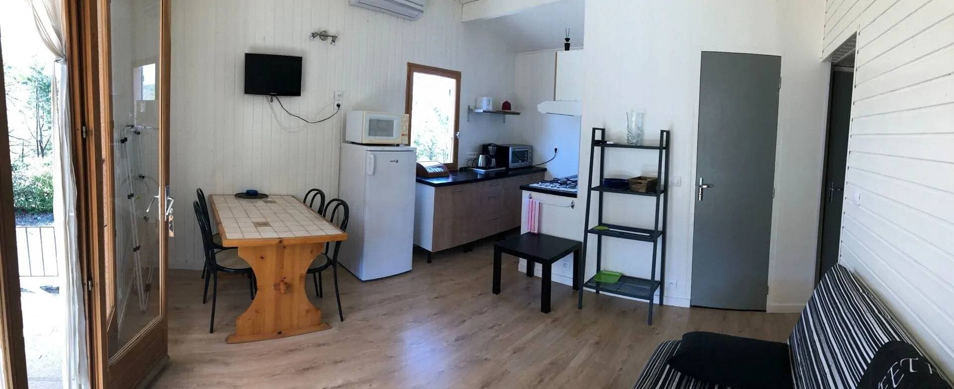 Foto 7 von 18: Chalet 'Confort Piscine Partagée' mit Pool, gemeinsamer Terrasse und WLAN