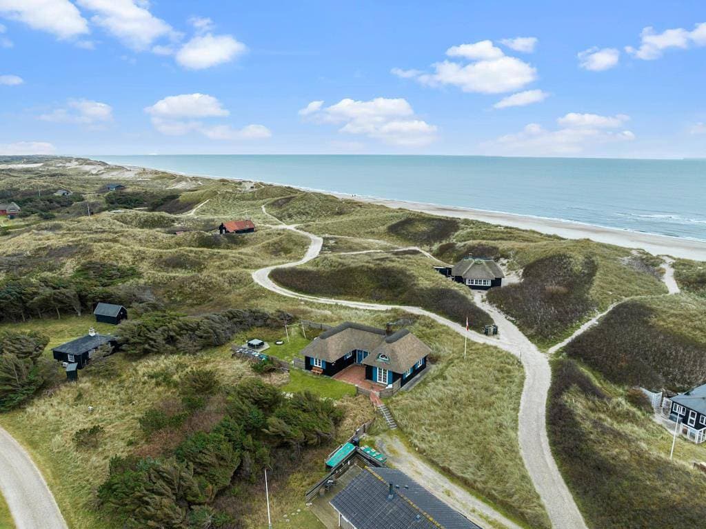 Reetgedecktes, strandnahes Ferienhaus mit Sauna 1