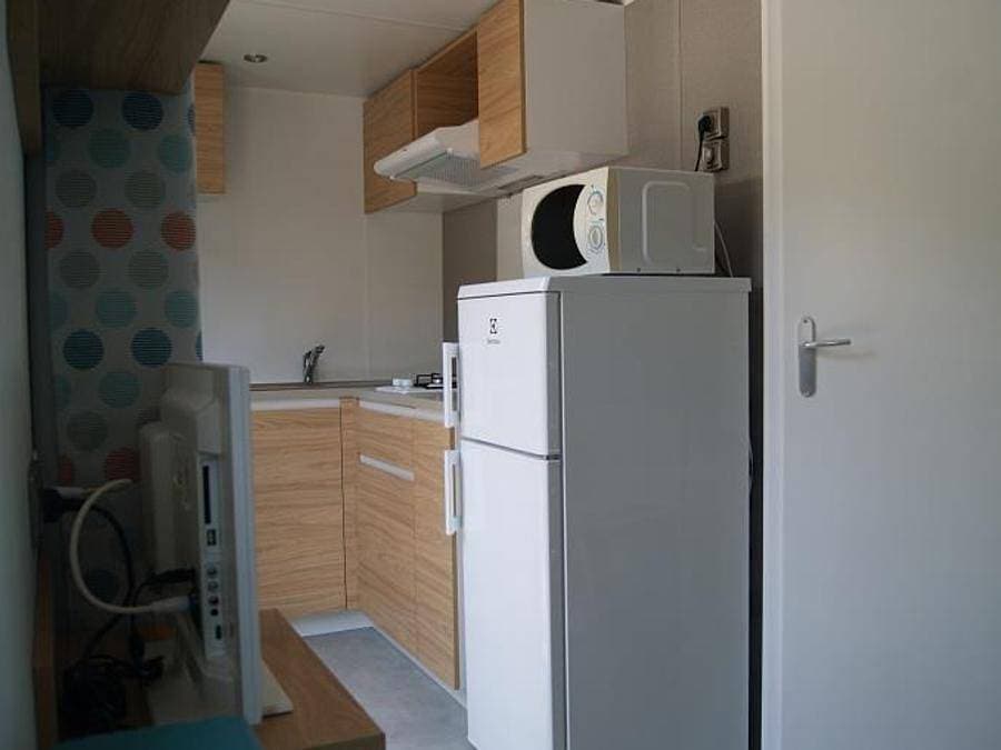 Foto 11 von 35: Flower Camping Orly d'Azur - Mobilheim 4 personen - Mobilheim Aglandau Confort 20m² - 1 Schlafzimmer - halbüberdachte Terrasse -.
