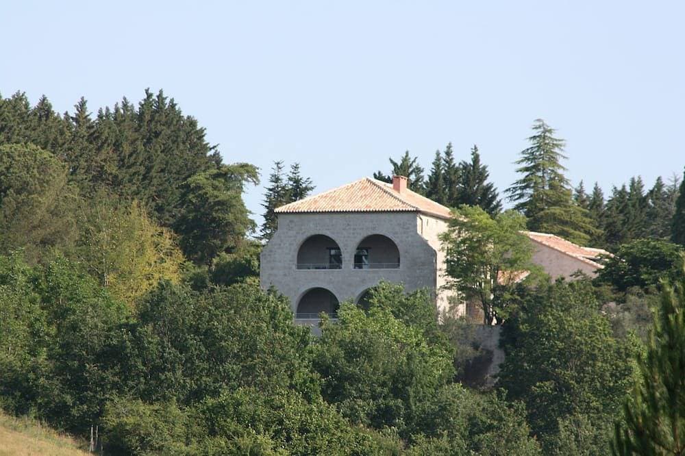 Foto 8 von 17: Accessible Gites mit Pool in Gartenanlage aus dem 13. Jahrhundert Französisch Manoir