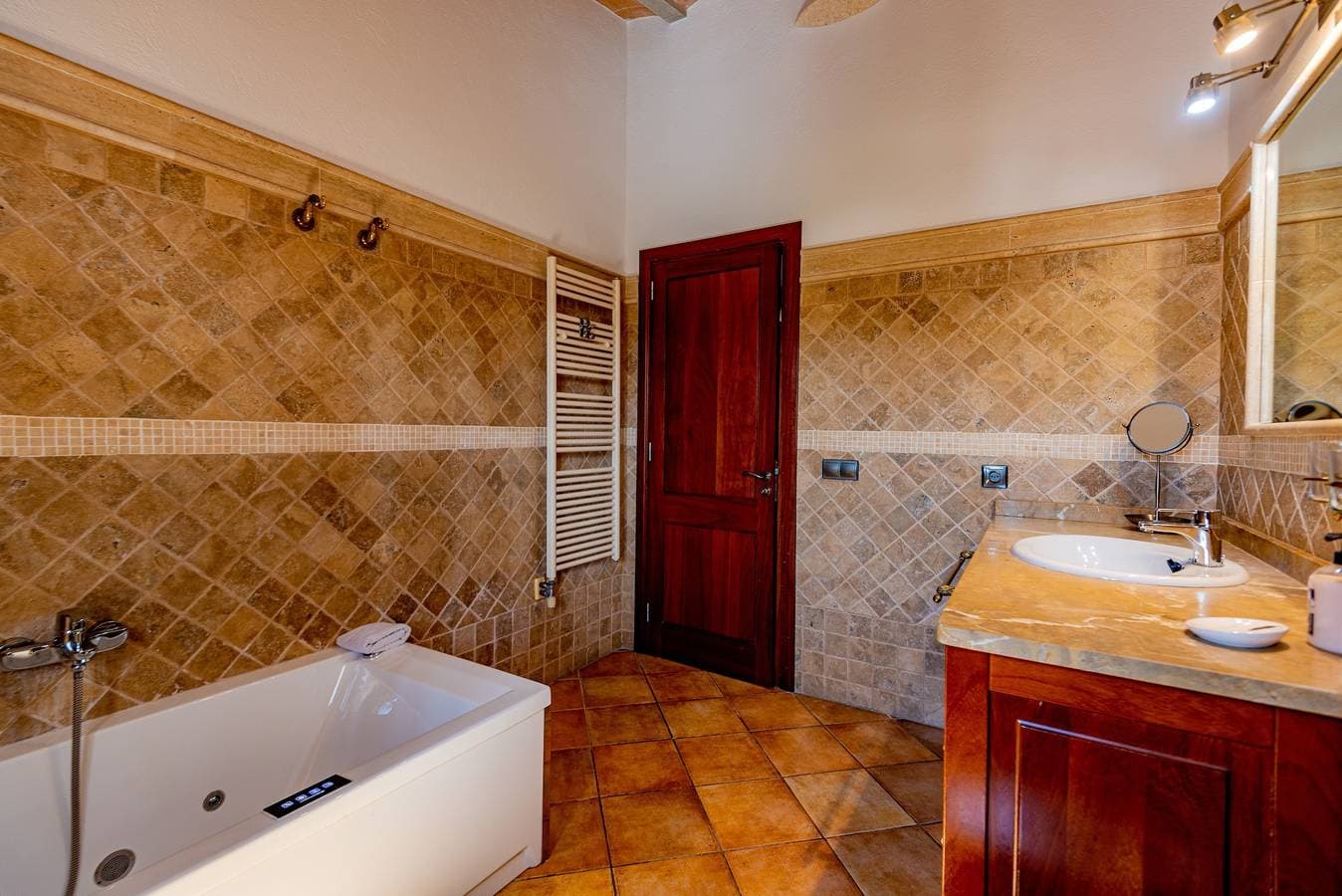 Foto 11 von 22: Villa Simone in der Stadt mit privatem Pool, WLAN und Klimaanlage