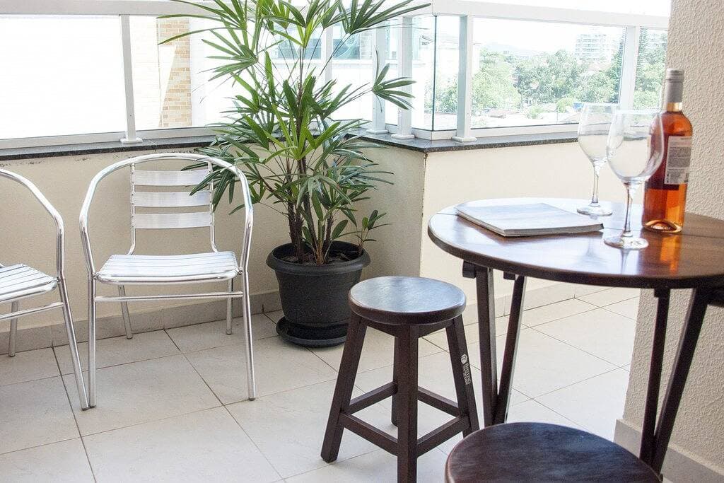Foto 11 von 50: Neue Wohnung mit Gourmet-Balkon, Klimaanlage, 2 freien Zimmern, WLAN 20 Mb und Smart TV, 200 m vom Strand entfernt
